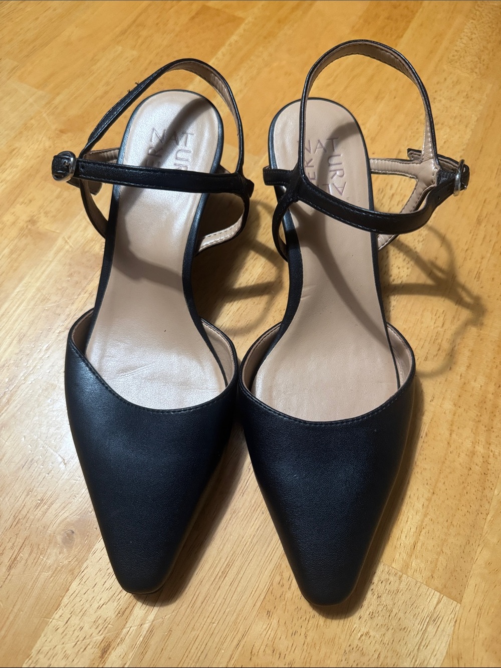 Naturalizer Black Pointed Toe Ankle Strap Kitten Heel Pumps - Size 6